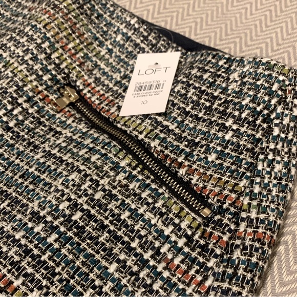 NWT. LOFT multicolor tweed skirt with metallic accents & gold zippers. Size 10. - Picture 3 of 5